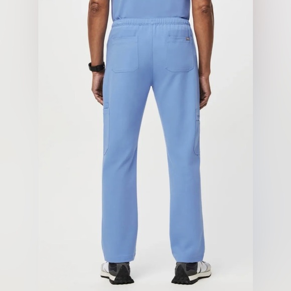 FIGS Men’s Technical Collection Cargo Scrub Pants - Picture 3 of 9